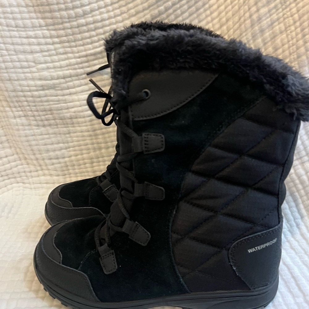 Size 7.5 Columbia Ice Maiden Snow Boot